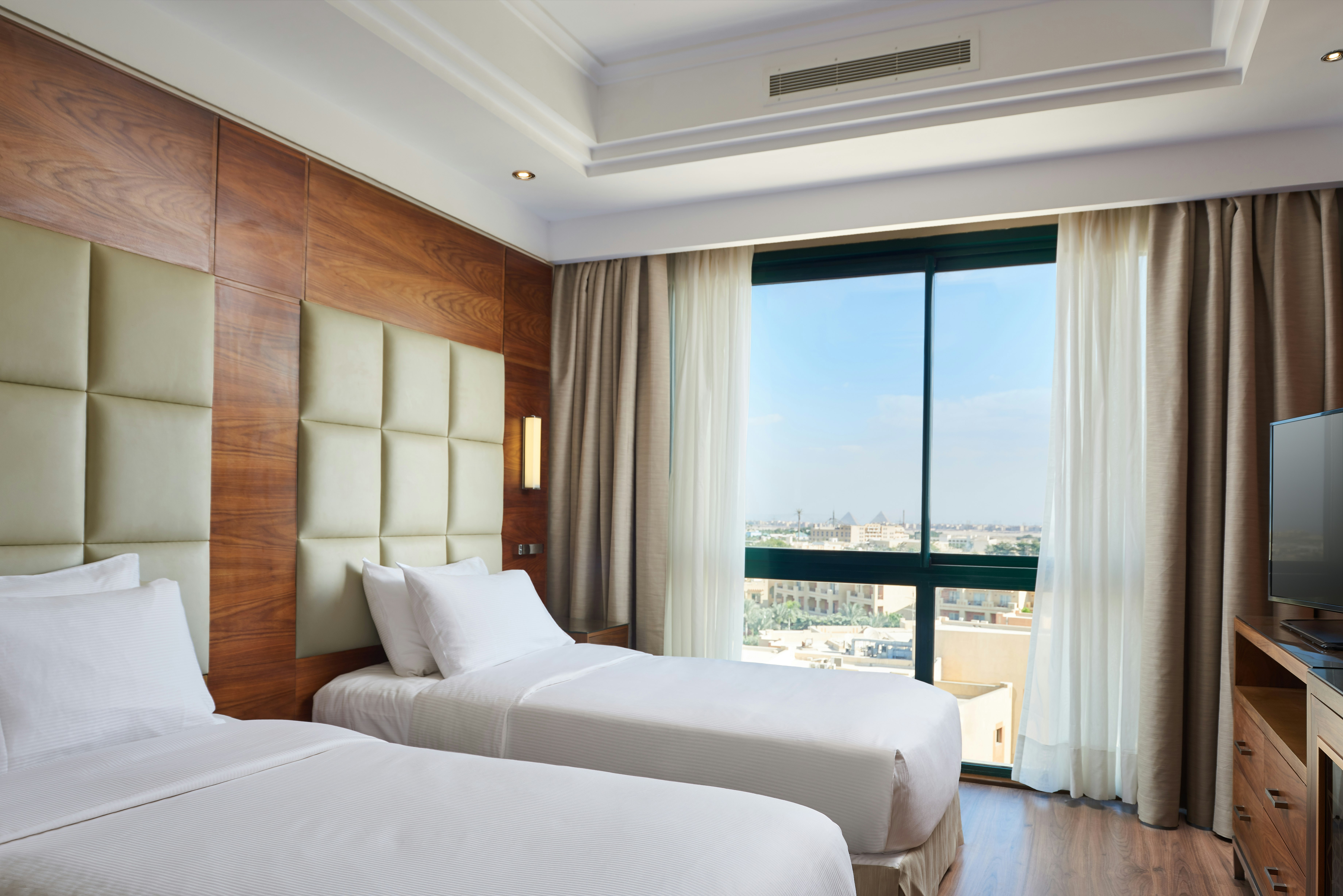 Hilton Pyramids Golf Resort 14/75