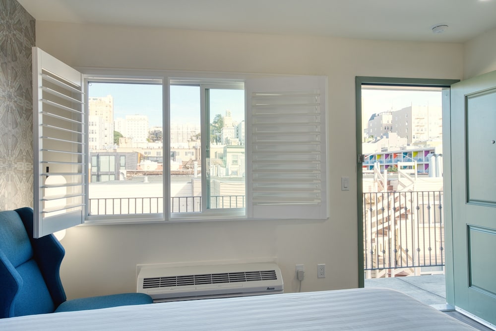 La Casa Inn 27/50