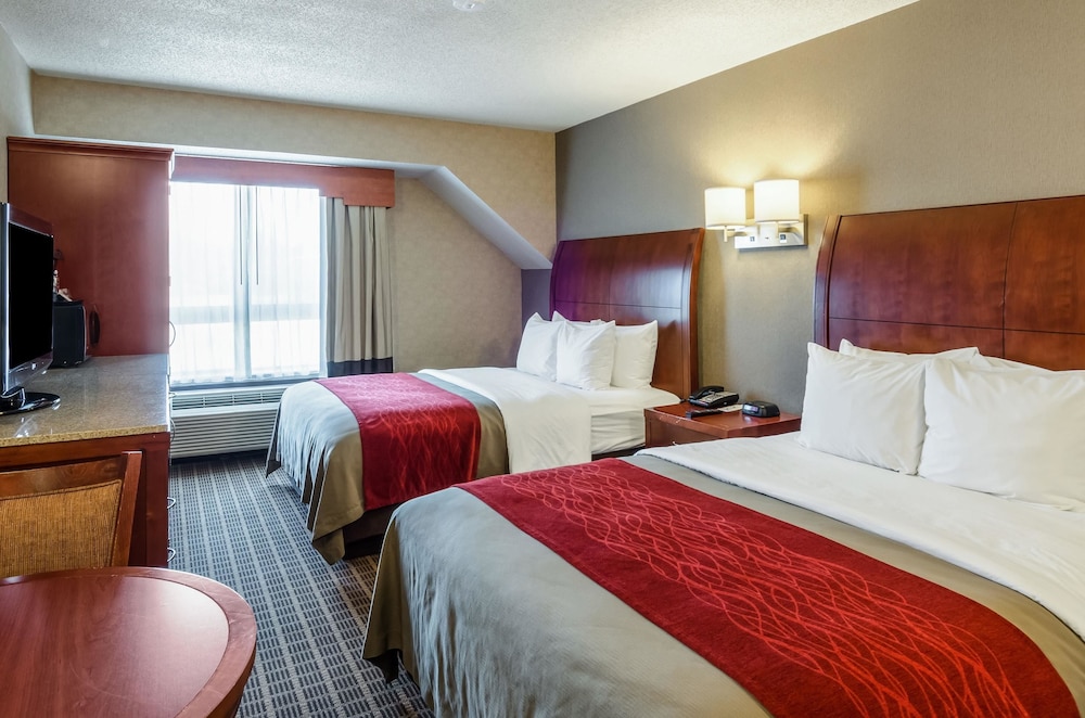 Comfort Inn & Suites West Springfield, MA 10/35