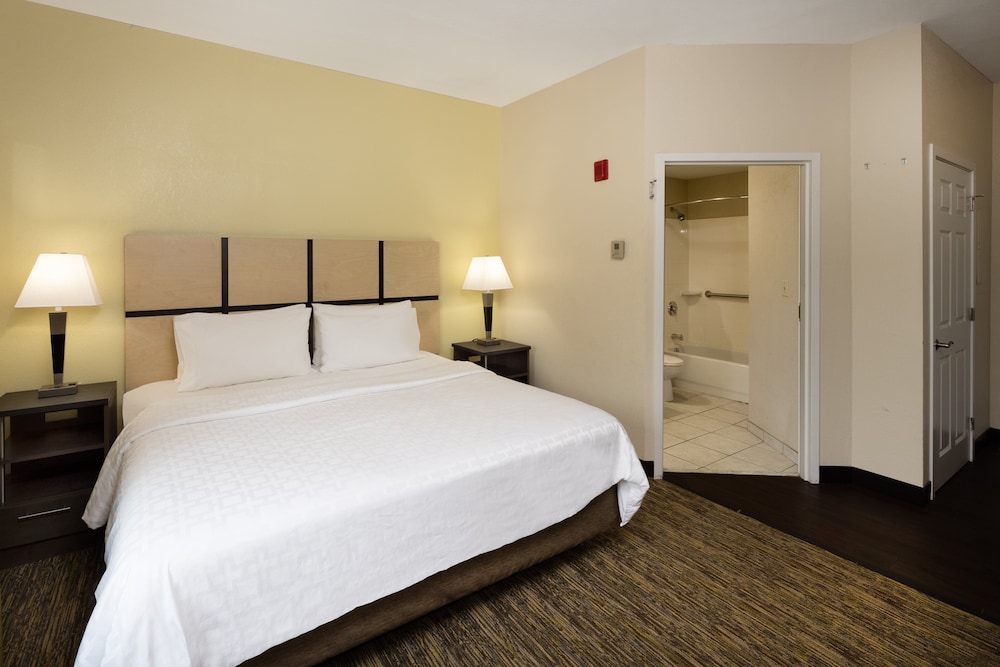 Candlewood Suites Windsor Locks Bradley Arpt 22/56