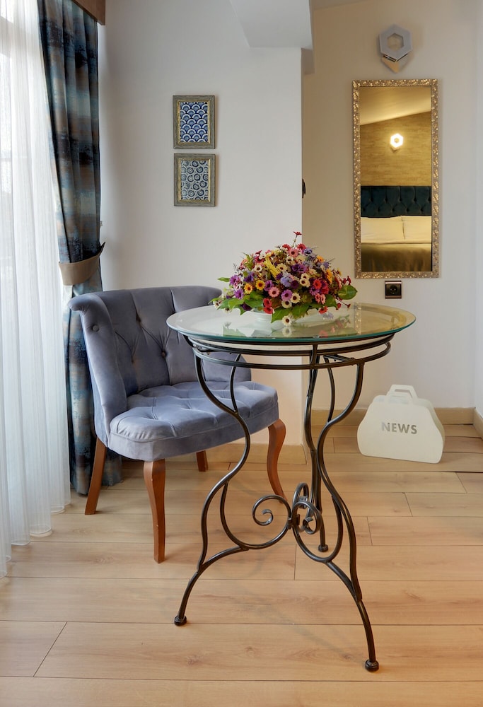 Castillo Luxury Rooms And Suites 20/38
