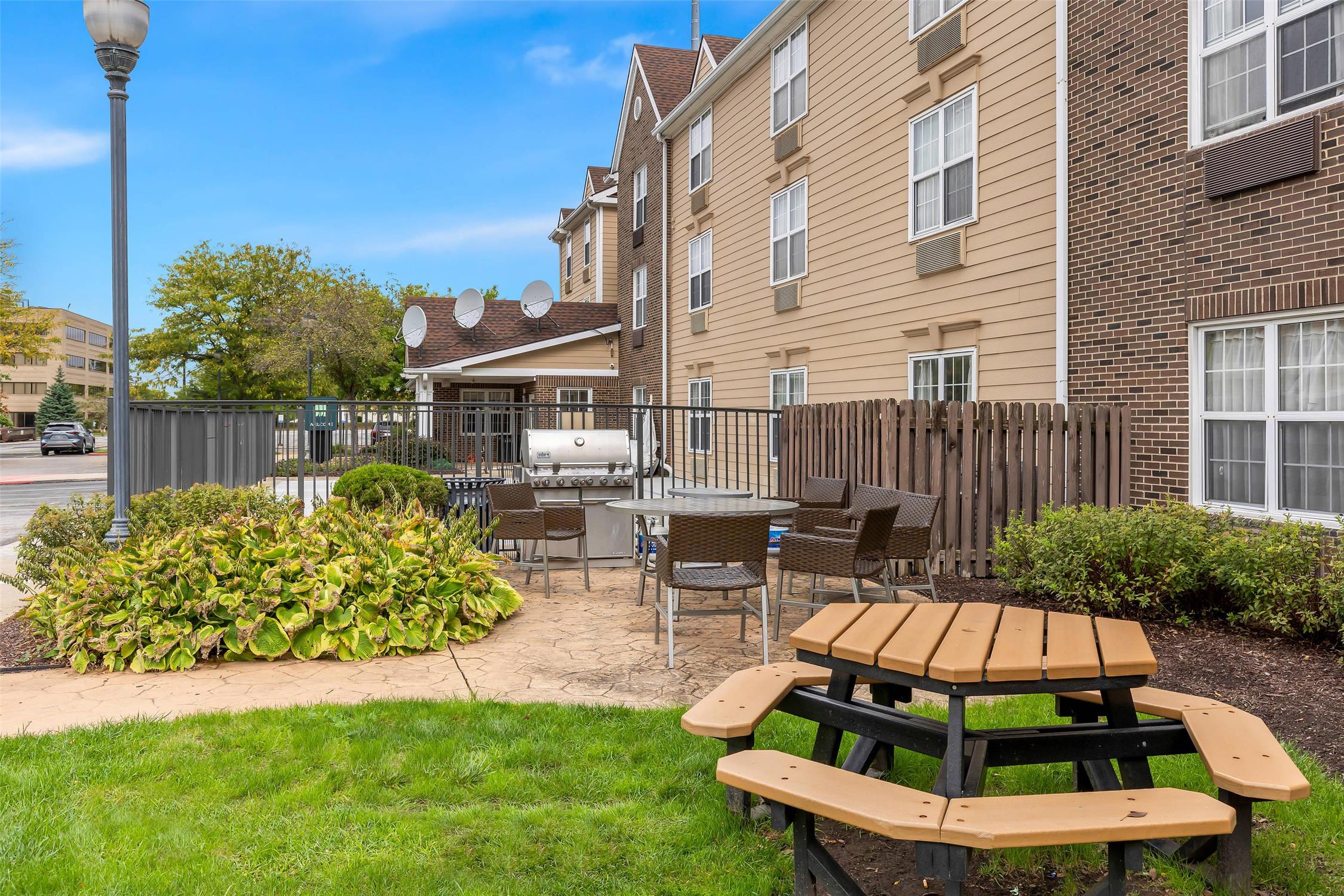 MainStay Suites Middleburg Heights Cleveland Airport 41/42