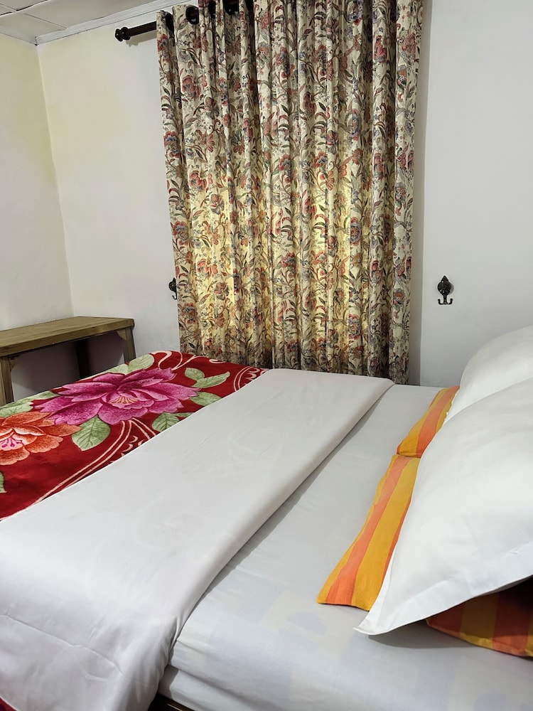Andrews Hostel 5/50