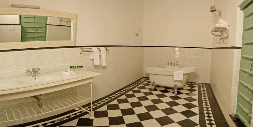 VIVAANA CULTURE HOTEL 50/50