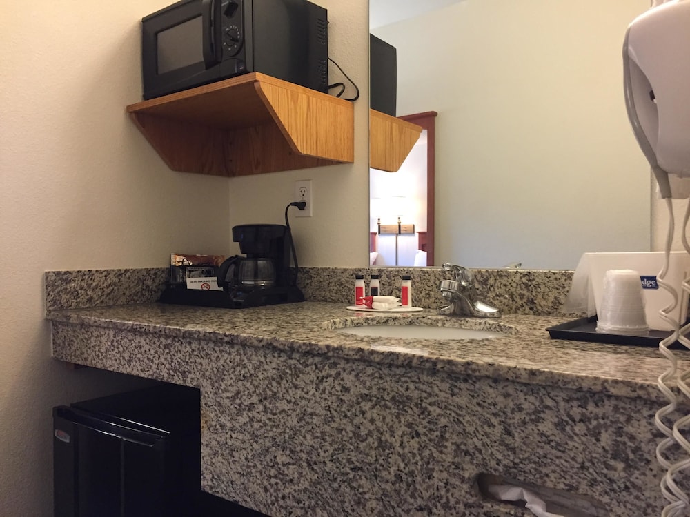 Travelodge by Wyndham Dunsmuir 24/29