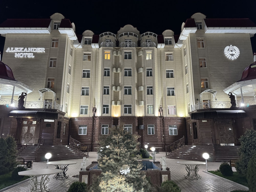 Alexander Hotel 3/38