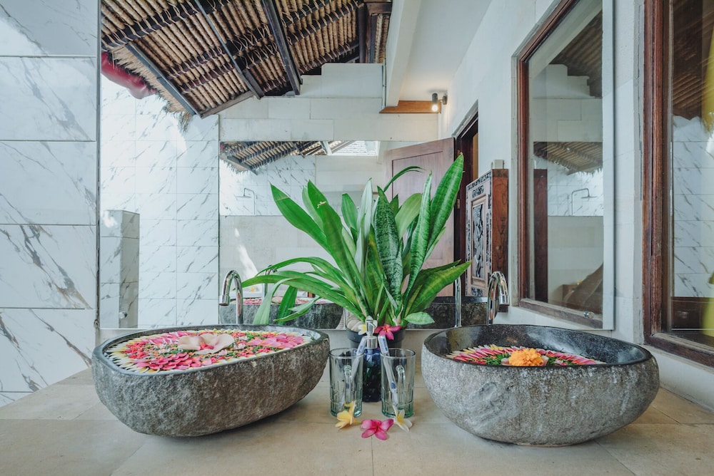Frangipani Beach Villa 52/68