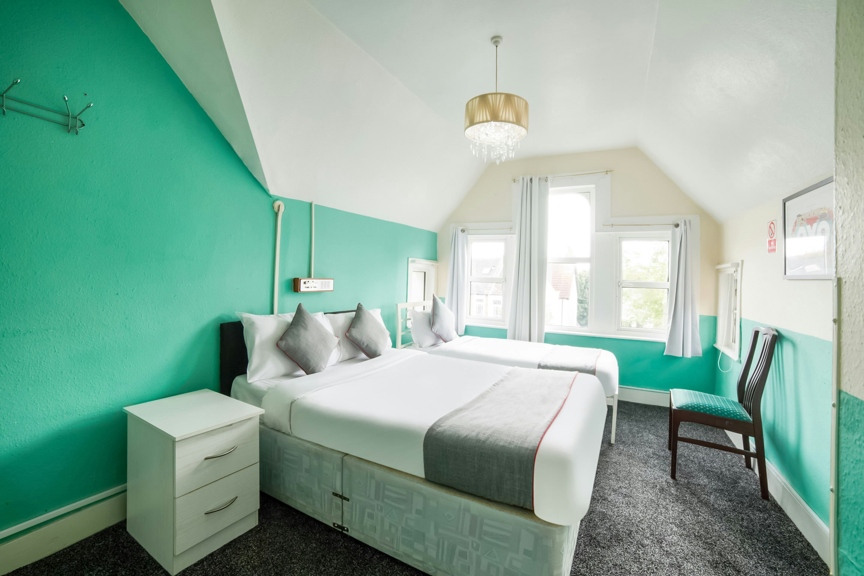 Devine Beach Hotel, Westcliff Southend-On-Sea 42/50