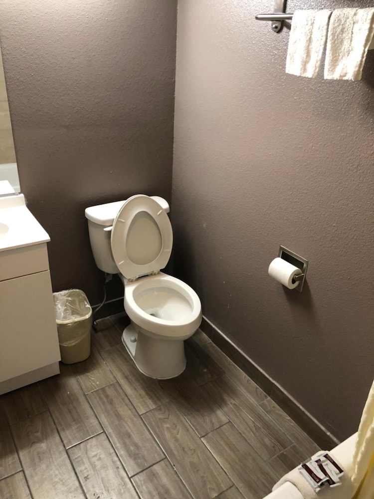 Economy Inn North Randall 45/49