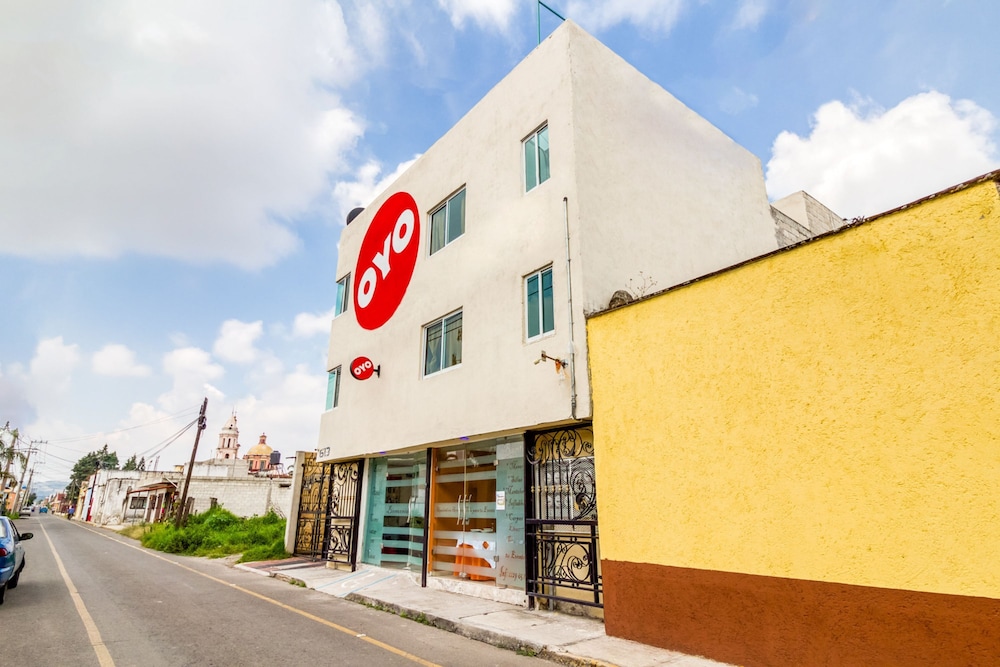 OYO Hotel Familiar Tollan 32/38