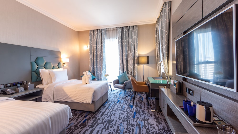Edge Creekside Hotel 8/48