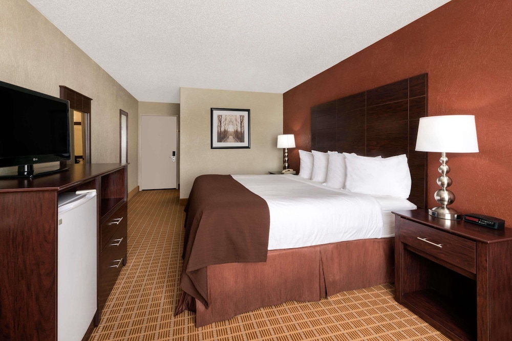 Baymont By Wyndham Midland Airport 10/32