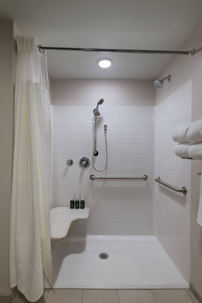 Fairfield Inn and Suites by Marriott St Louis Downtown 10/37