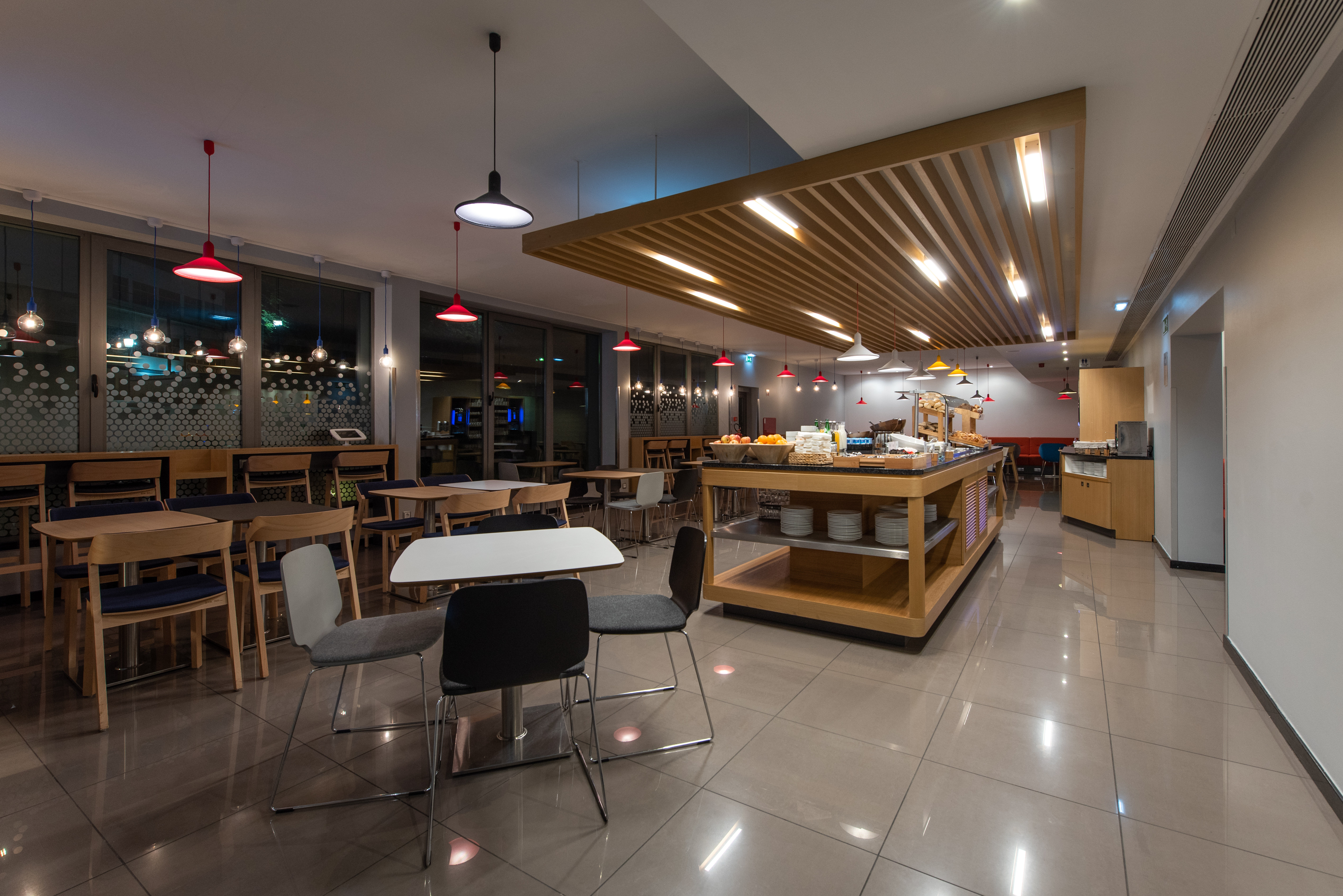 HOLIDAY INN EXPRESS LISBON AIRPORT 63/78