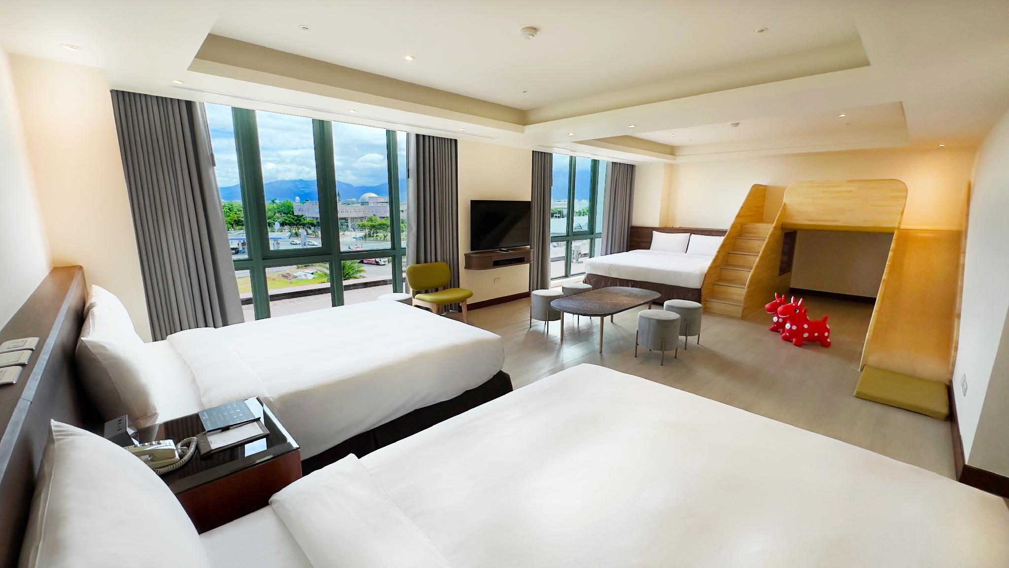 Room, Sextuple, 3 Queen Beds, Playground Floor