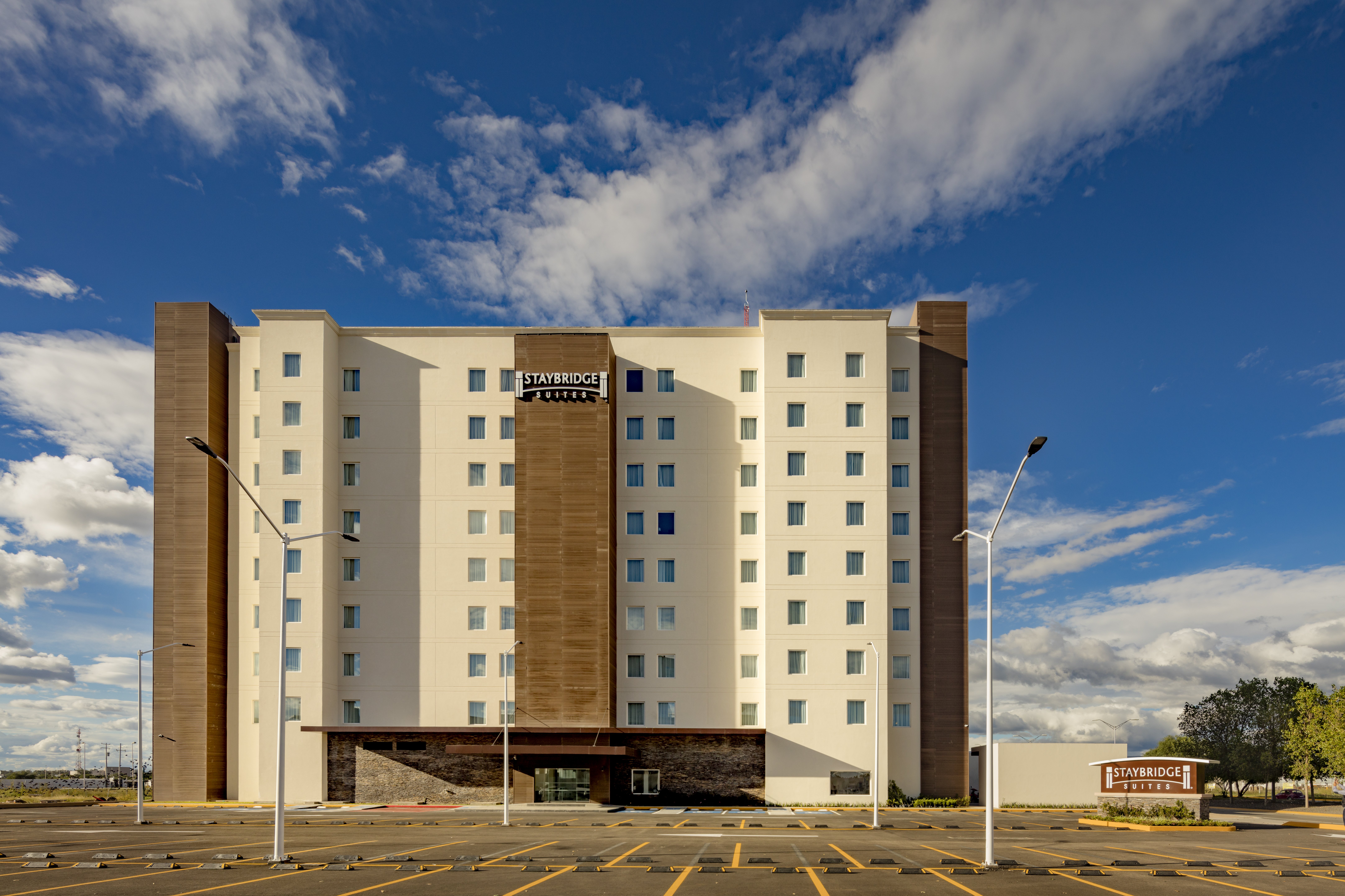 Staybridge Suites Irapuato 1/36