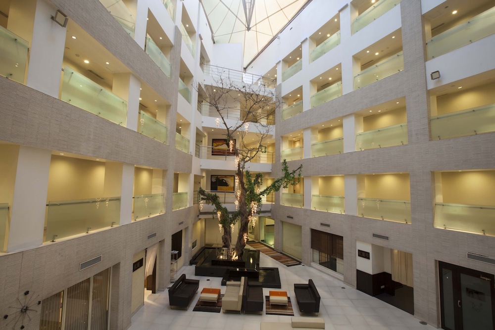 Avalon Courtyard Residence 24/31