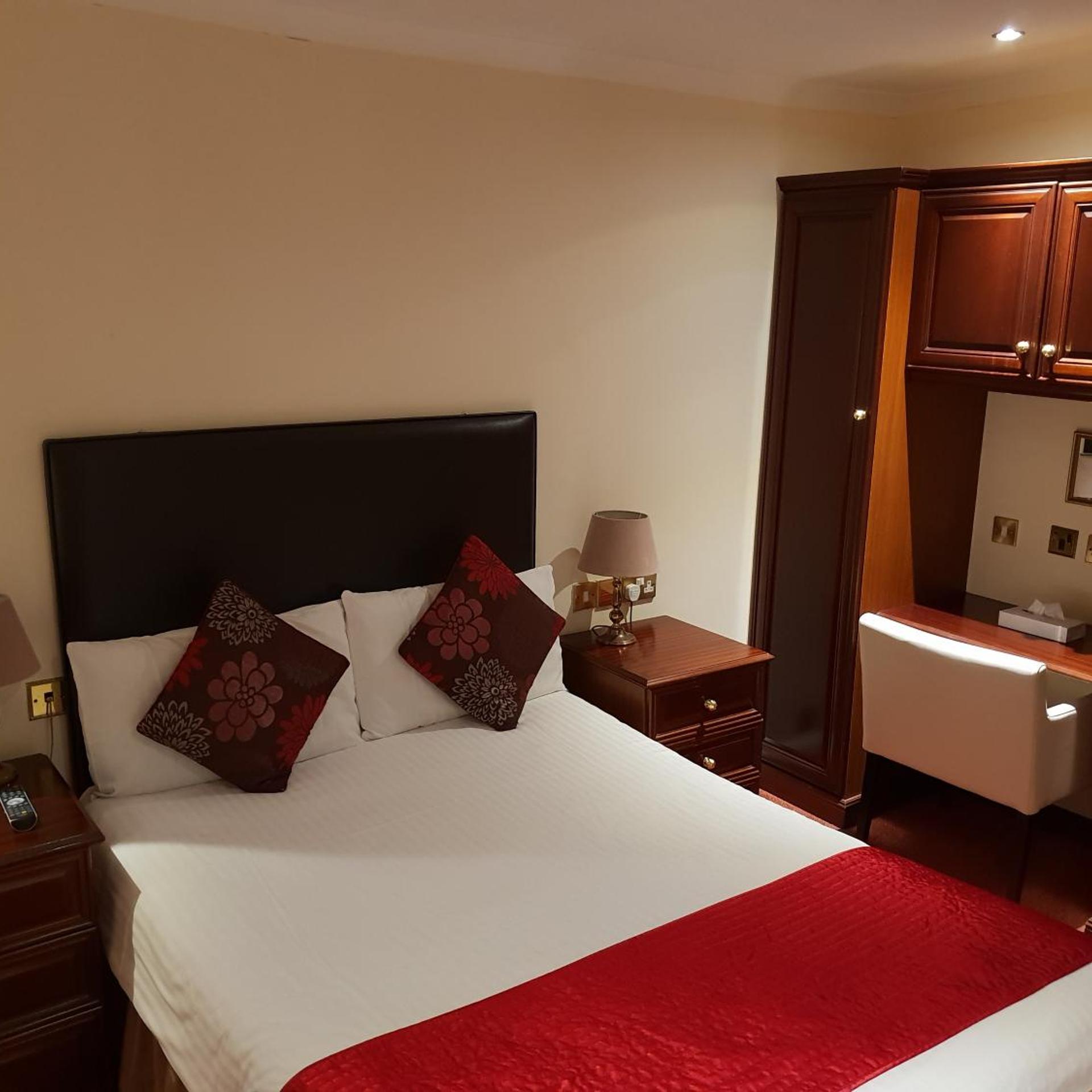 Ascot Hotel 20/50
