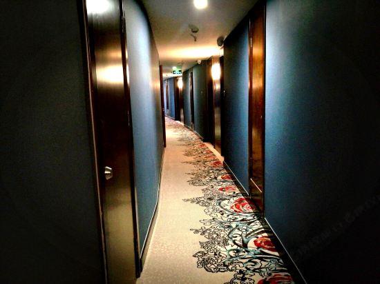 Huzhou Redwood Room Hotel (Taihu Moon Plaza) 34/35