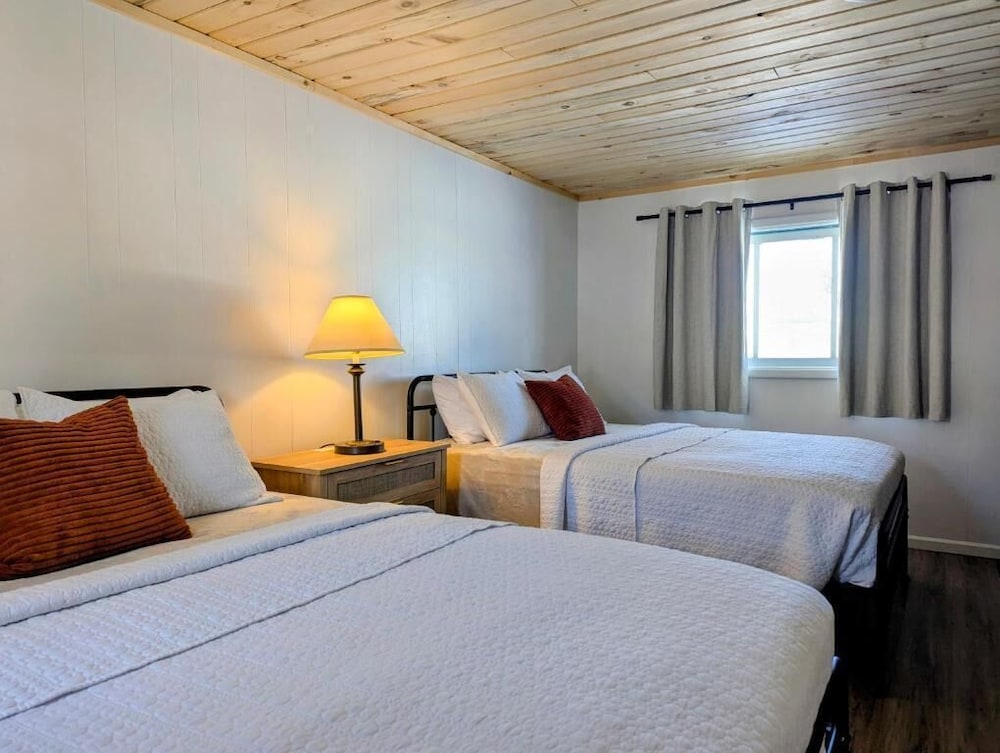 Scotty's Motel 25/50