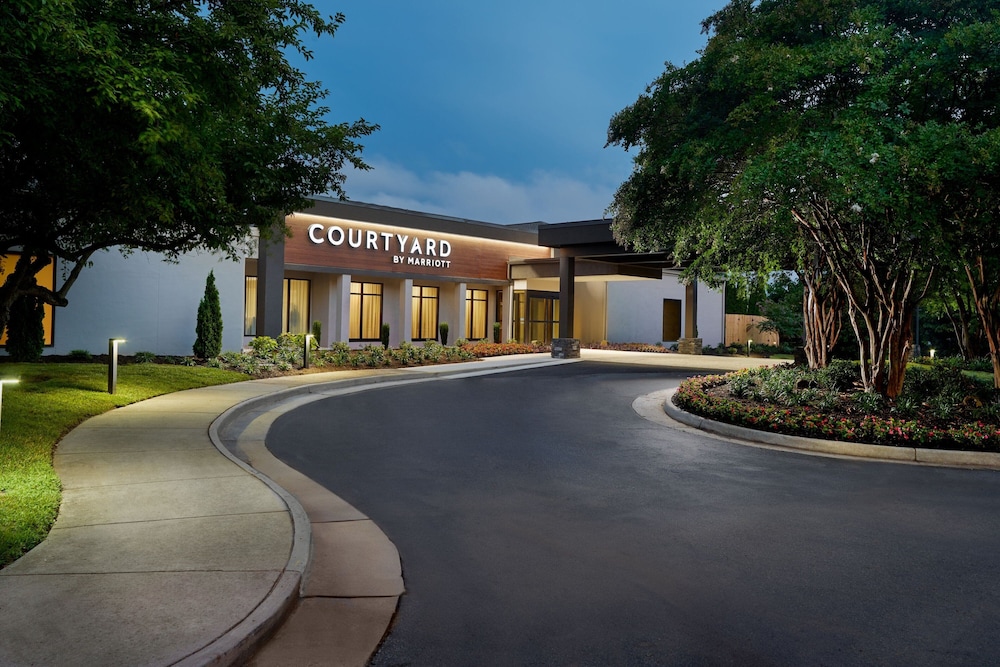 Courtyard Charlottesville 44/50
