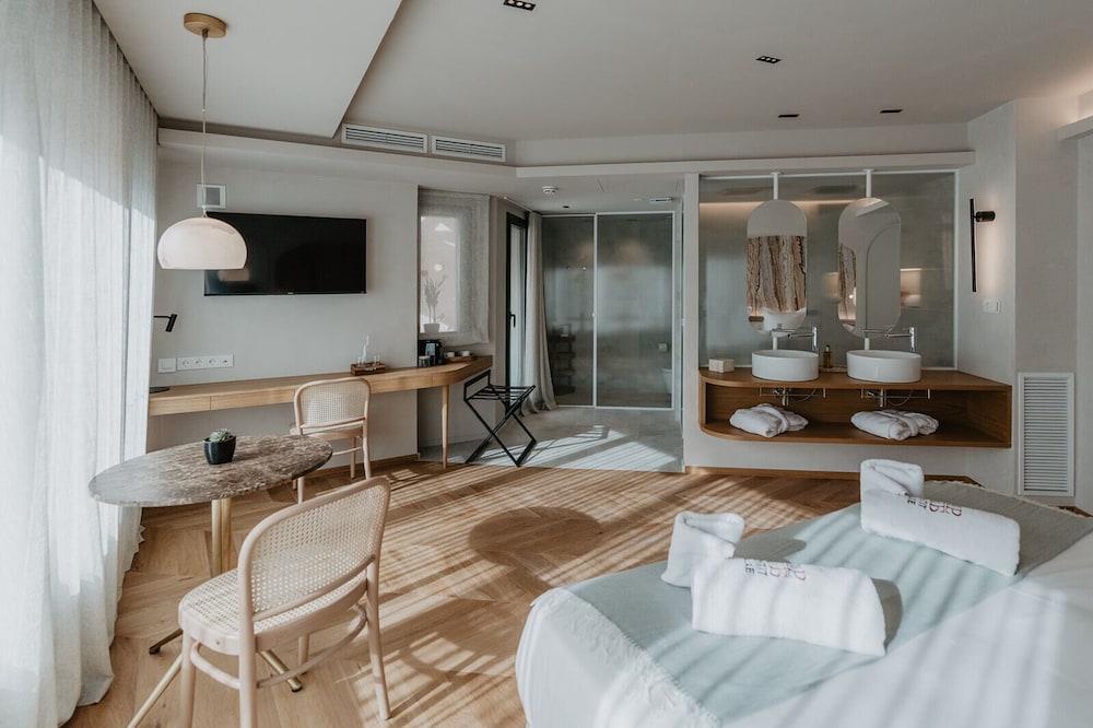 Hotel Boutique Petit Luxe 24/36