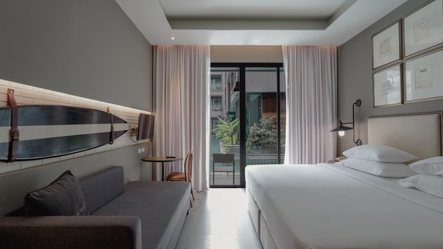 Room, Double or Twin Bed, Pool Access, Smoking