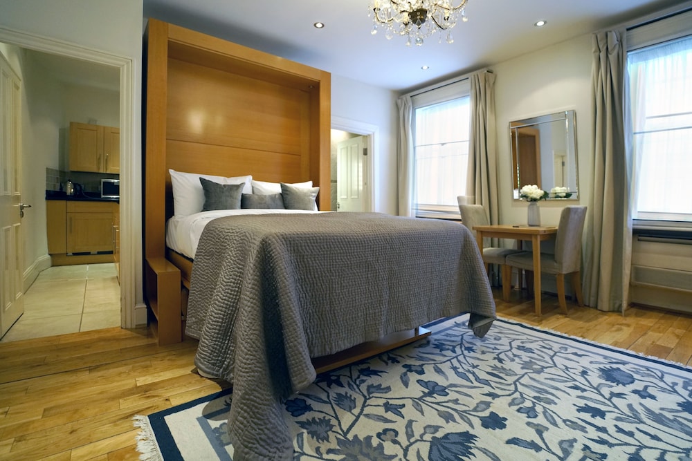 17 Hertford Street 6/42
