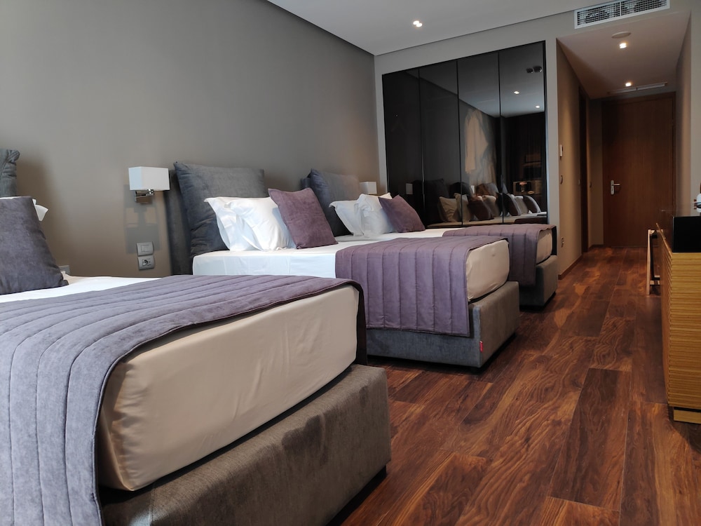 Supreme Hotel 27/72