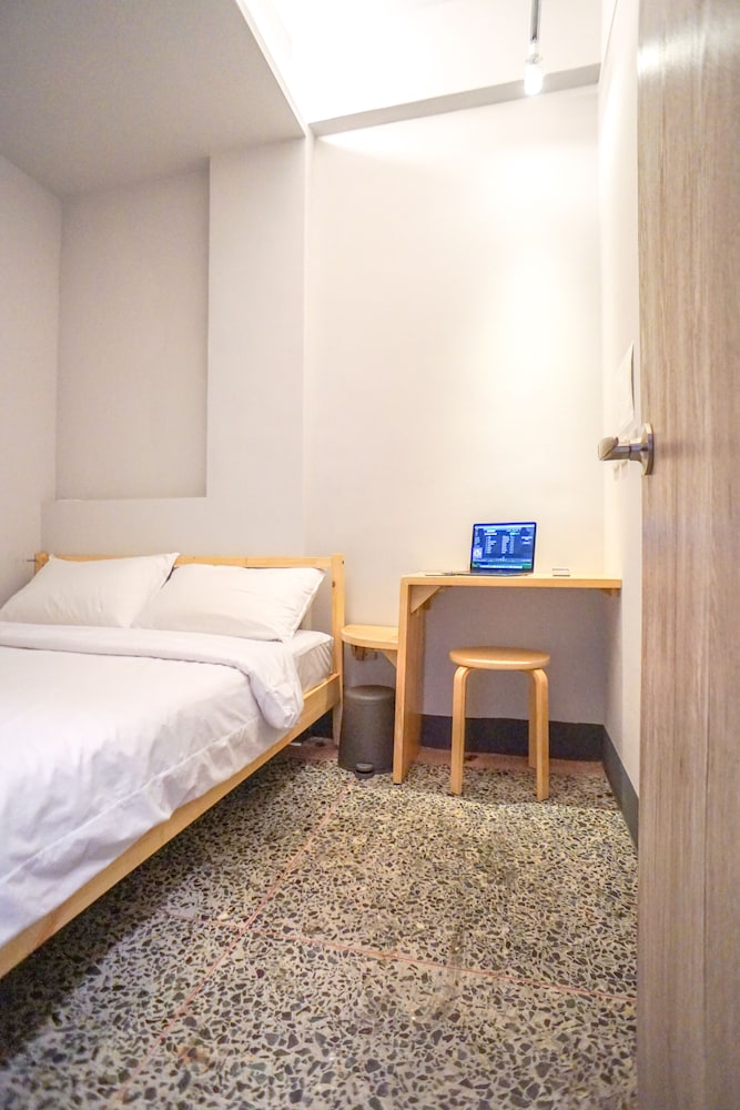 World Inn 7/34