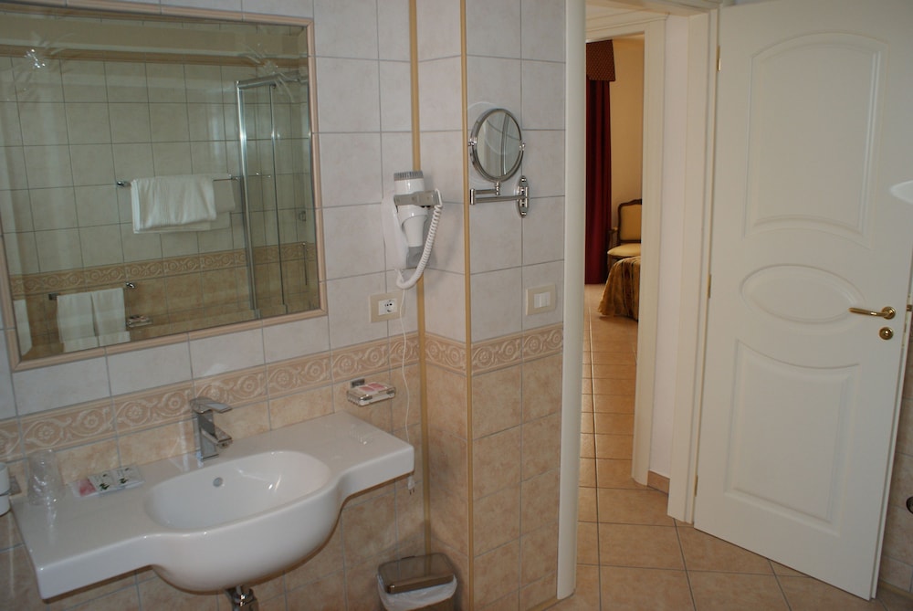 Hotel Ristorante Borgo La Tana 49/50
