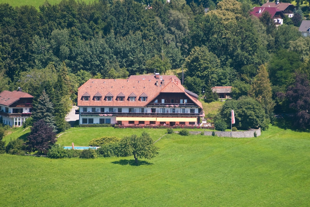 Hotel Schoene Aussicht 42/50