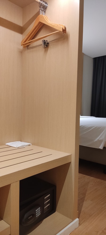 Eastern Hotel Bojonegoro 28/50