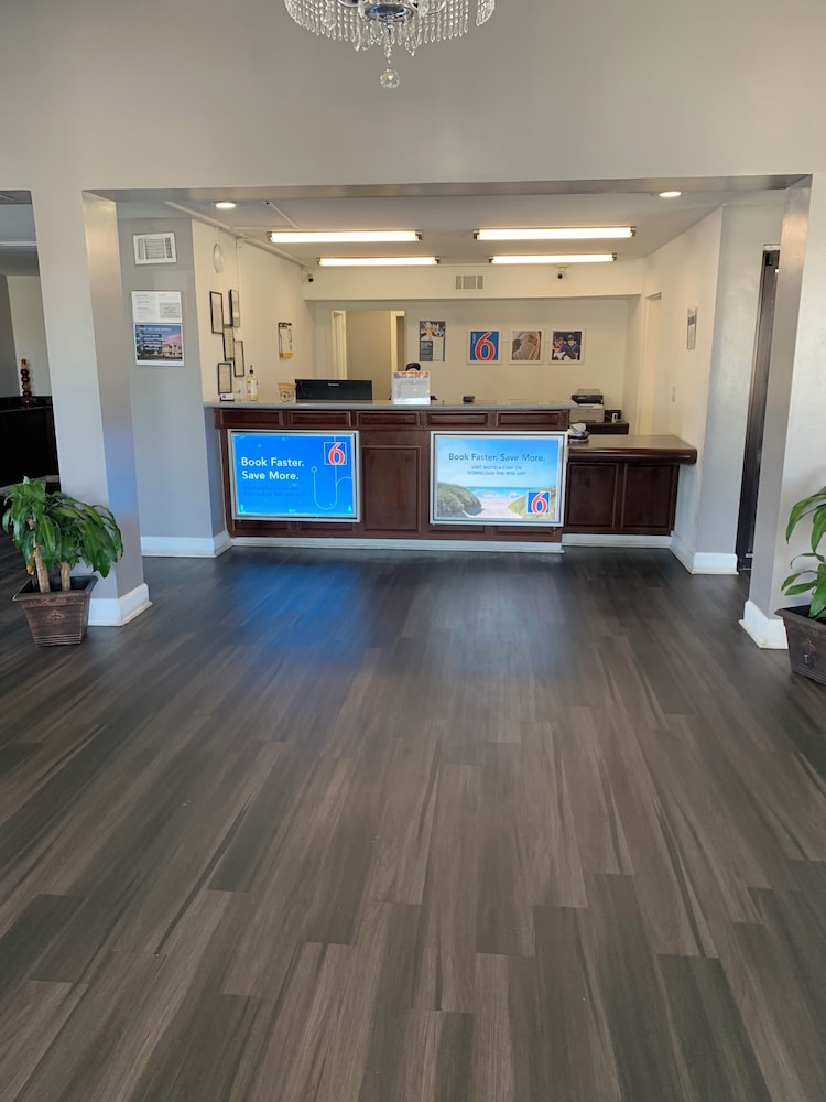 Lobby at Motel6 Pooler, GA - Savannah Airport, POOLER - GA