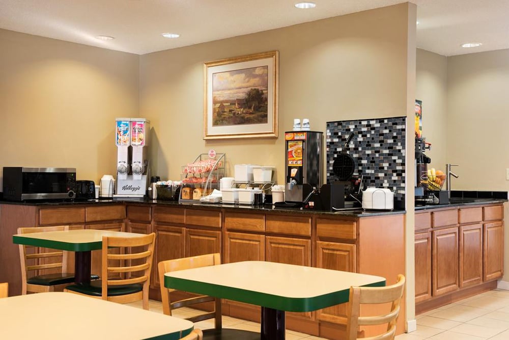 Asteria Inn and Suites 25/31