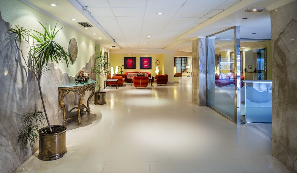 Hotel Avenida 10/41