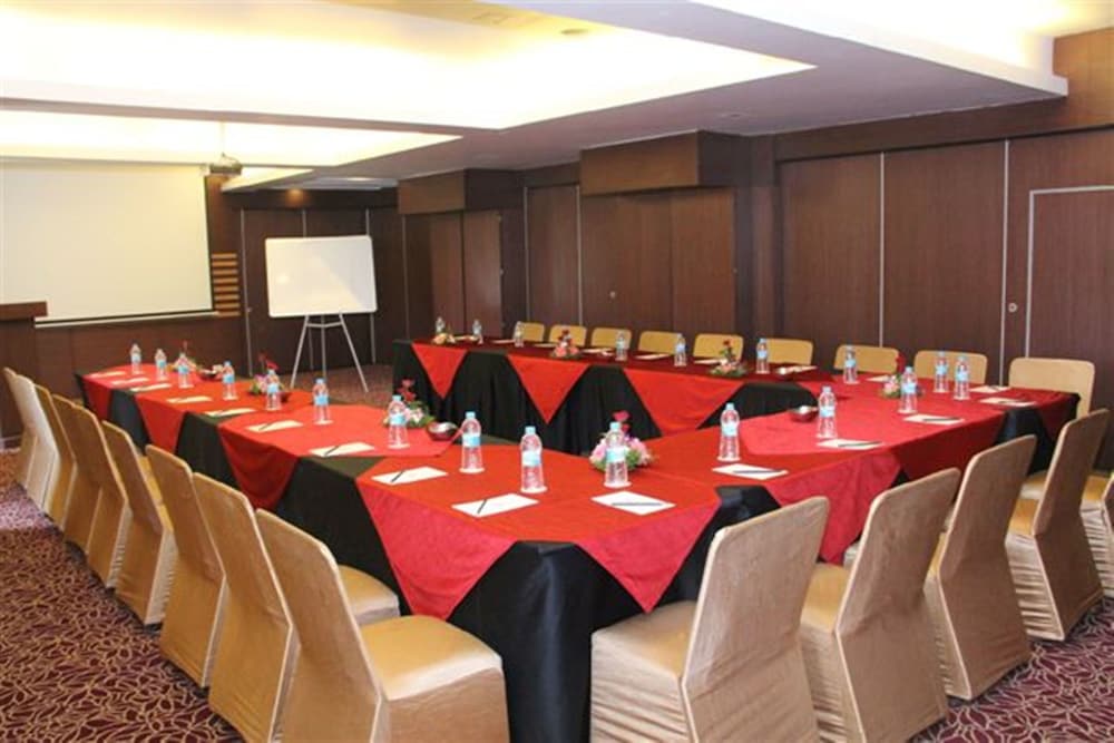 Royal Orchid Golden Suites Pune 45/52