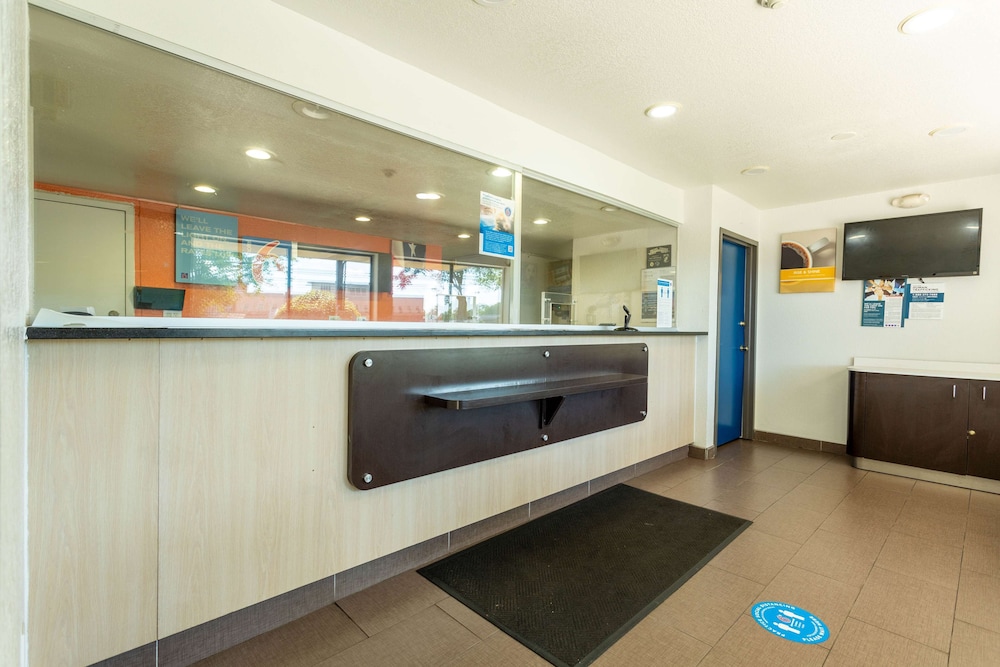 Lobby at Motel6 Camp Springs, DC - South Camp Springs, CAMP SPRINGS - MD
