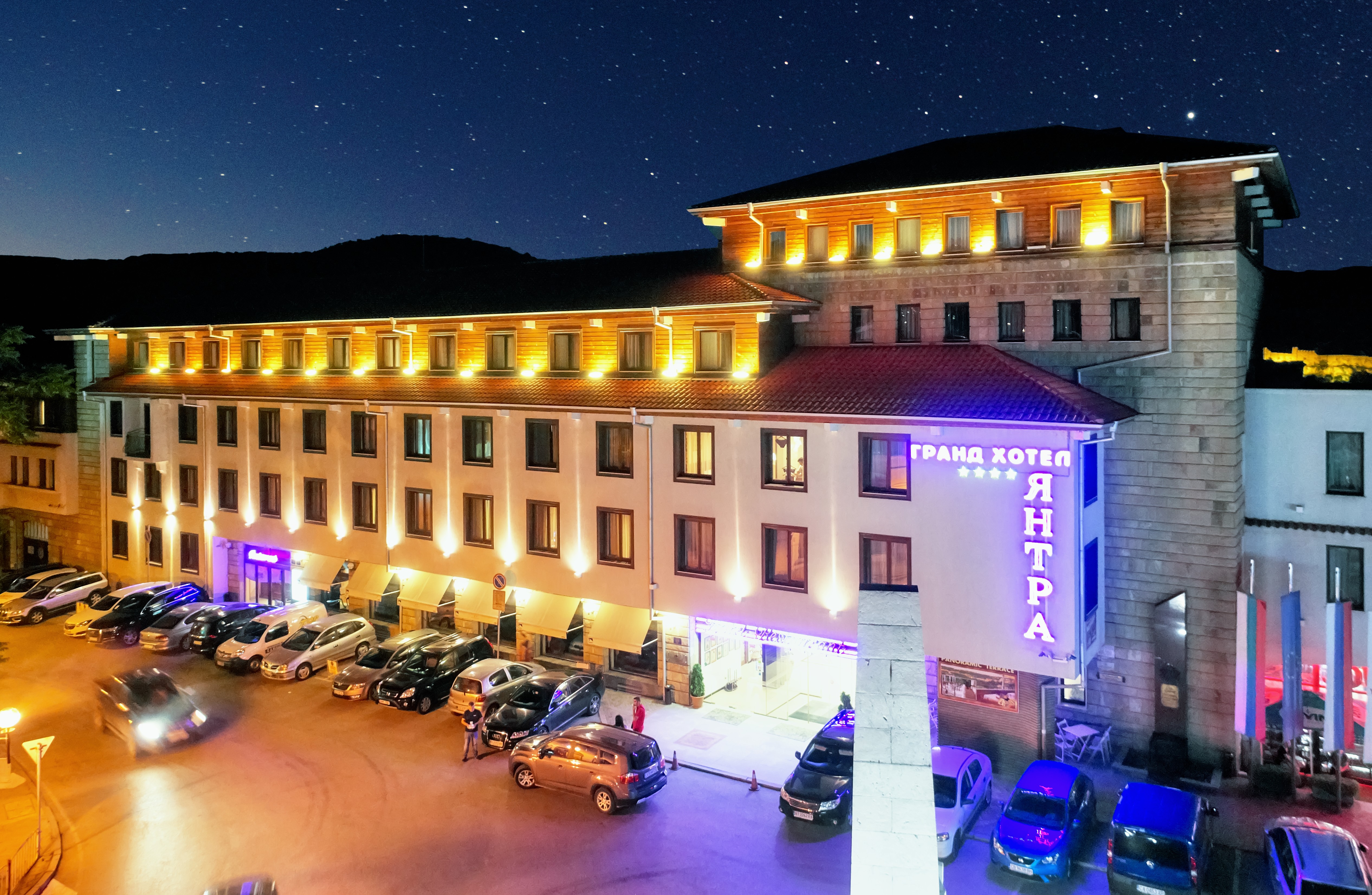 Yantra Grand Hotel 3/57