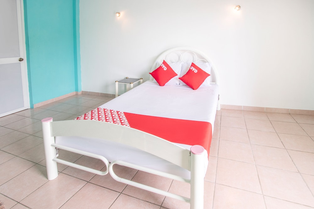 OYO Hotel Estacion 32/42