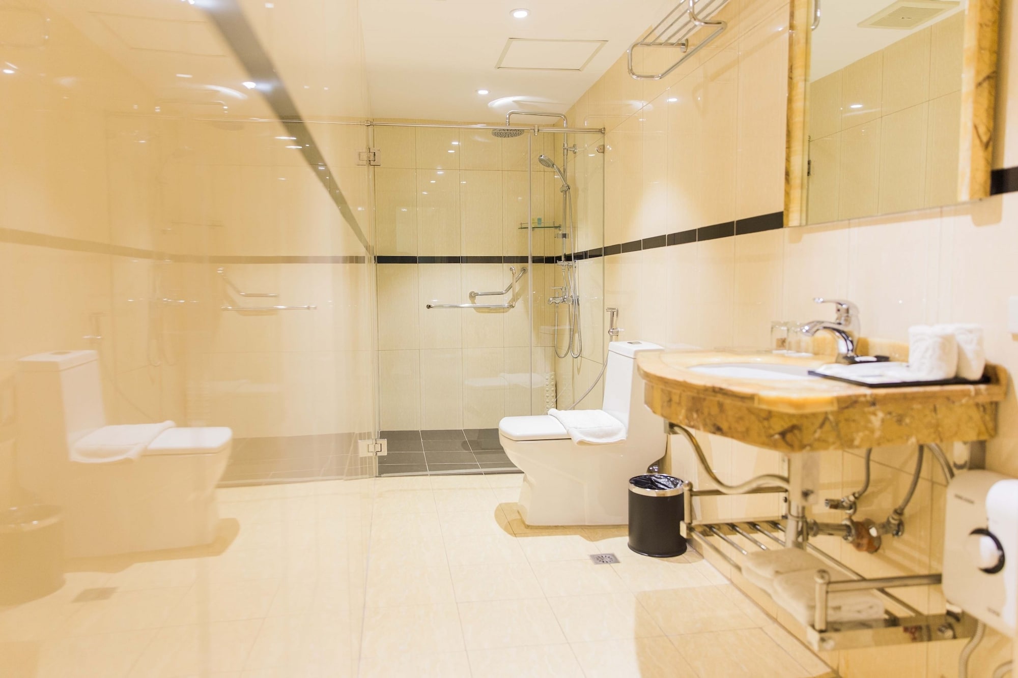 غرفة ديلوكس بسريرين منفصلين، Swiss-Belhotel Blulane 8/9