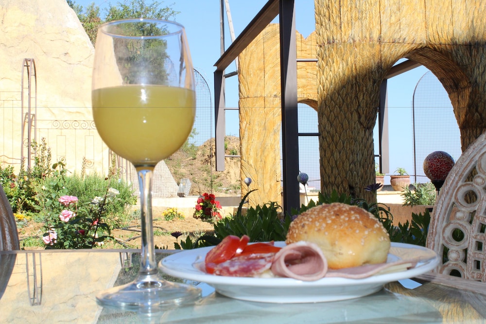 GRAND HOTEL LA BATIA 54/60