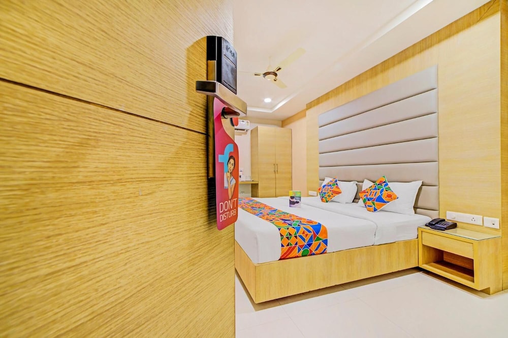 Oyo 14745 Veeraj Suites 31/50