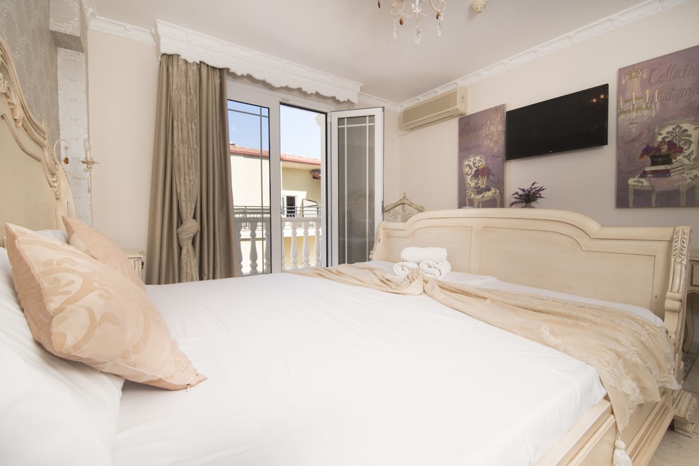Parthenon Art Hotel 11/50