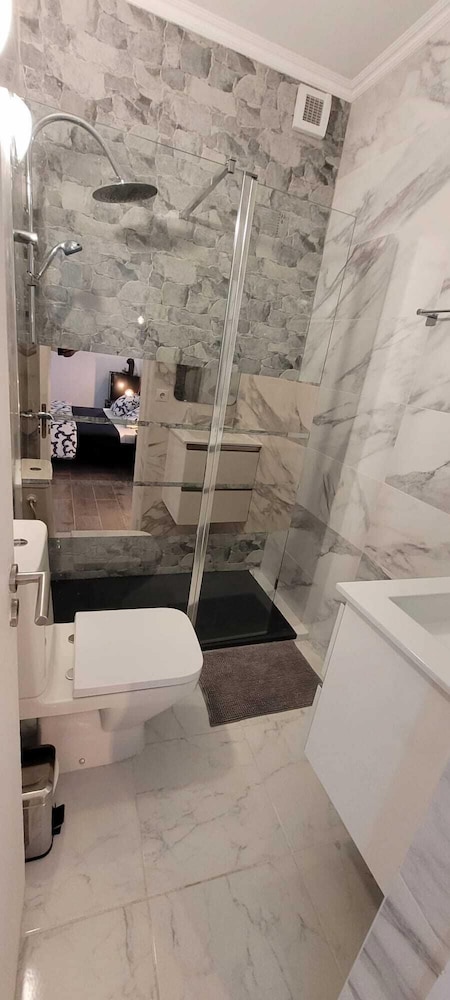 F3 Hostels 48/50