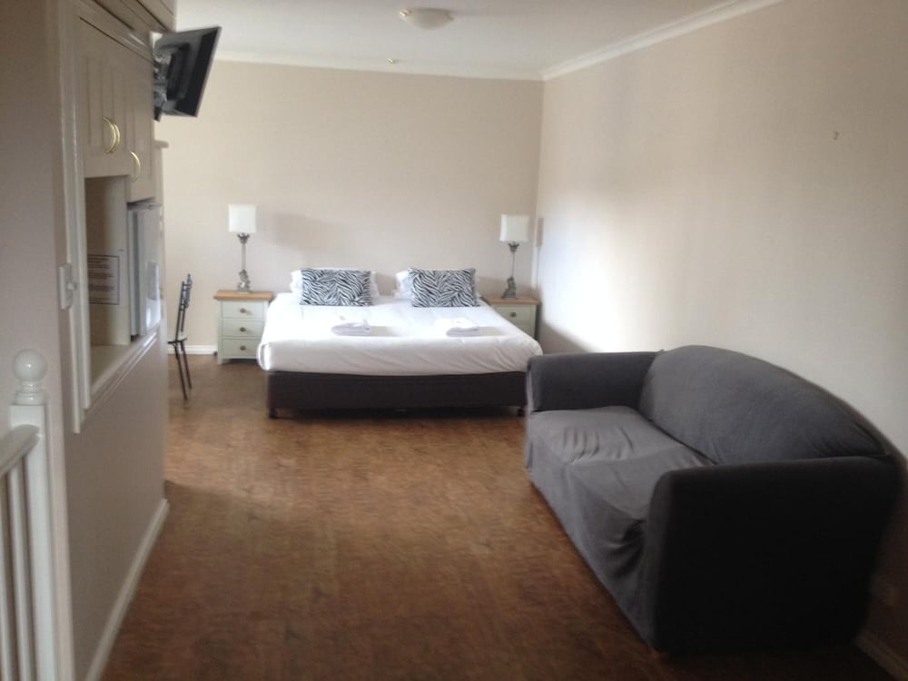 Coachman Hotel Motel 9/47