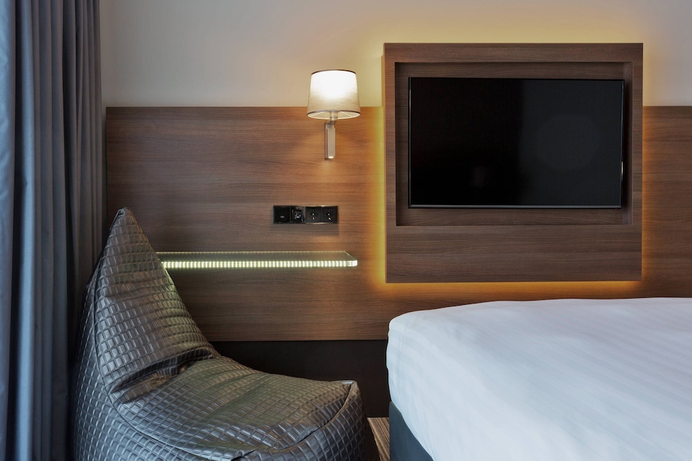 Moxy Amsterdam Houthavens 6/58