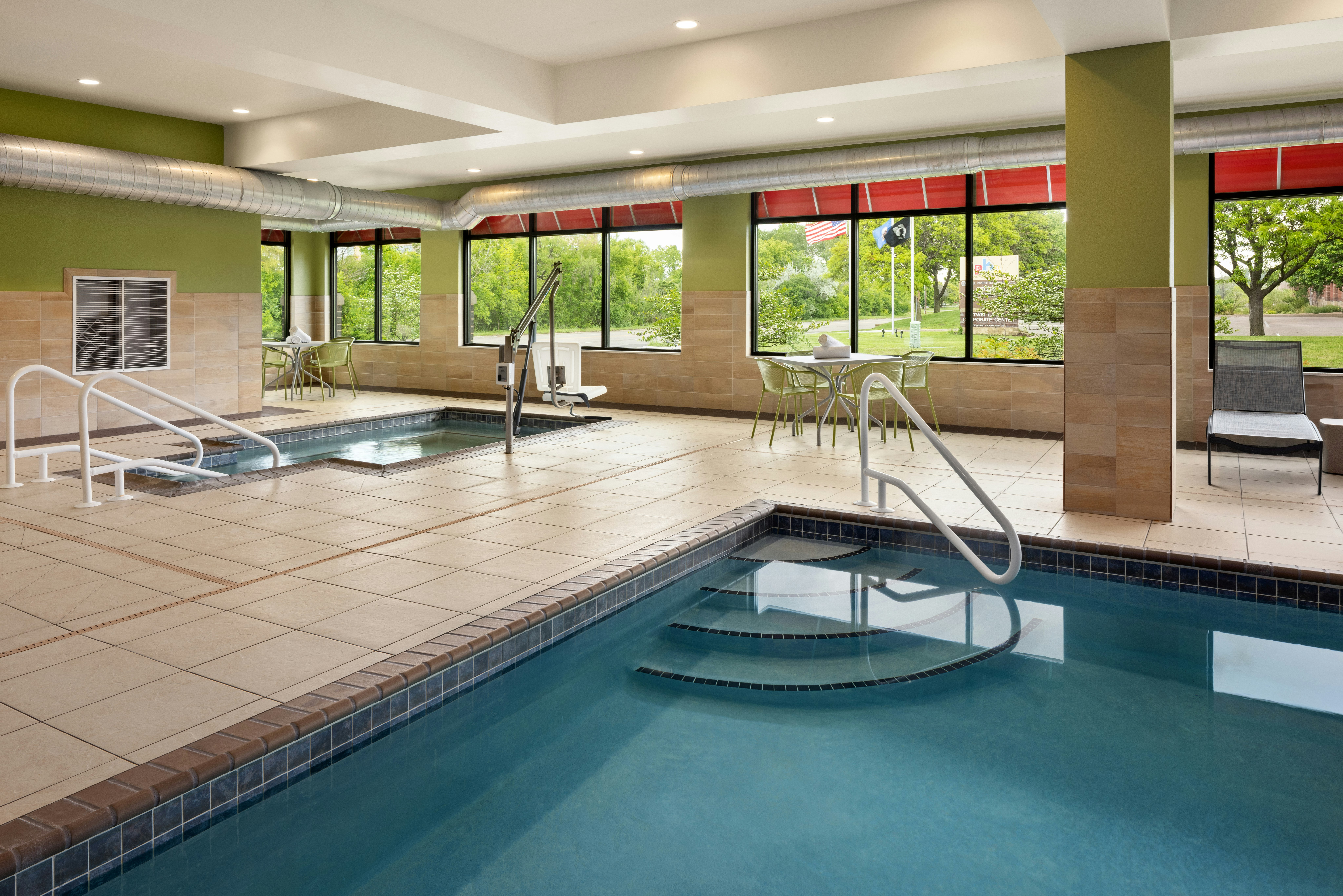 Hampton Inn Minneapolis Roseville 20/42