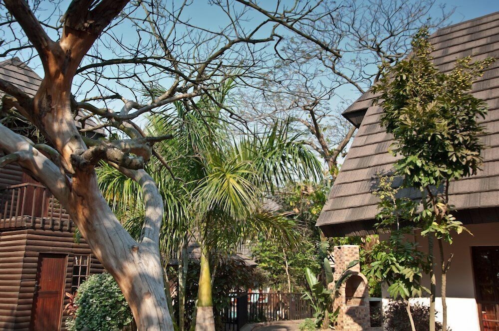 Woodpecker Inn 39/43