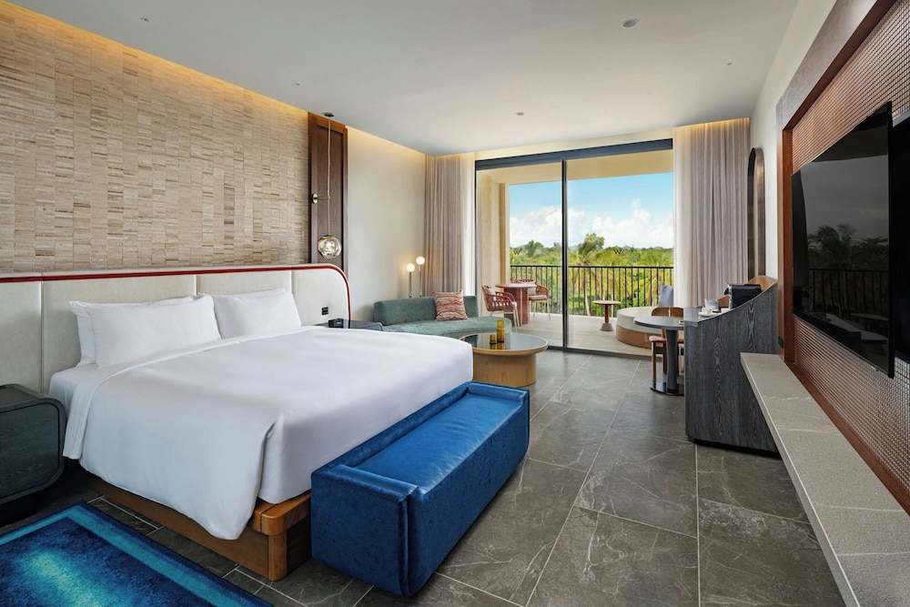 Tropical, Suite, King Bed, Adult Only